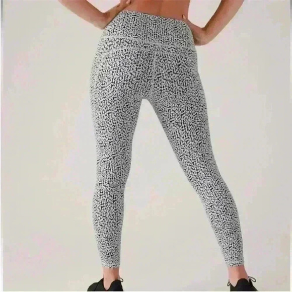 Athleta Ultimate Stash Textured 7/8 Leggings in Camilla Water Violet Size XS NWT - Picture 4 of 11